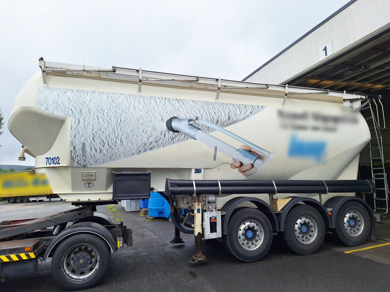 Feldbinder EUT 38.3-3 EUT 38.3-3, Liftachse, 3 Kammern, ca. 38.000l - Semirremolque silo: foto 1 Feldbinder EUT 38.3-3 EUT 38.3-3, Liftachse, 3 Kammern, ca. 38.000l - Semirremolque silo: foto 1