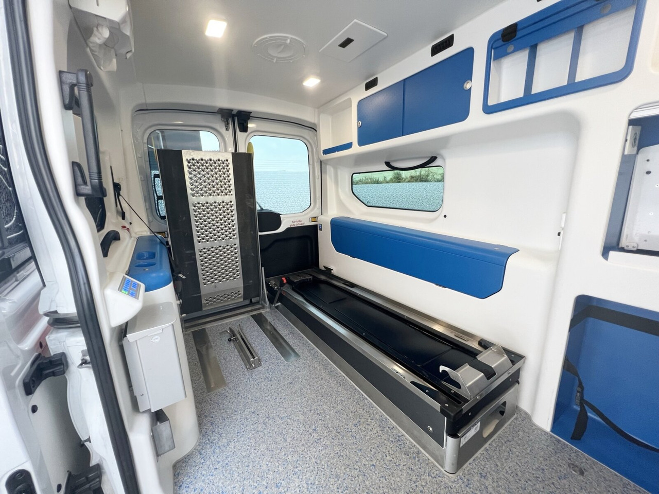 Ford Transit 2.2 TDCI 4x2 Transit 2.2 TDCI 4x2, Krankentransporter - Ambulancia: foto 3 Ford Transit 2.2 TDCI 4x2 Transit 2.2 TDCI 4x2, Krankentransporter - Ambulancia: foto 3