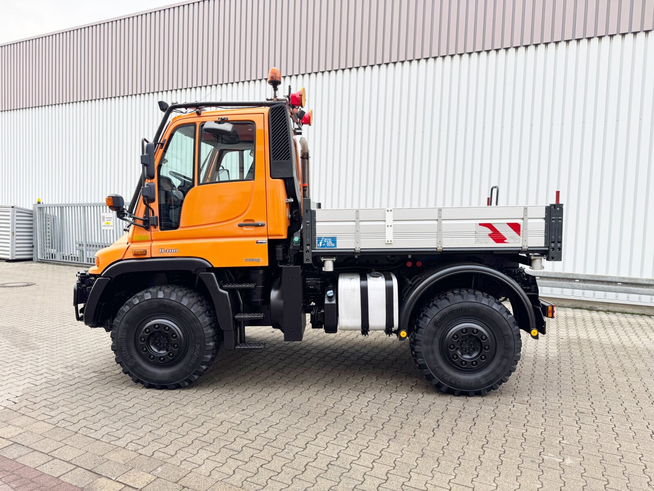 Unimog U 400 405/12 4x4 U 400 405/12 4x4, Kipper, Kommunalhydraulik, VarioPilot, Zapfwelle - Furgoneta: foto 2 Unimog U 400 405/12 4x4 U 400 405/12 4x4, Kipper, Kommunalhydraulik, VarioPilot, Zapfwelle - Furgoneta: foto 2