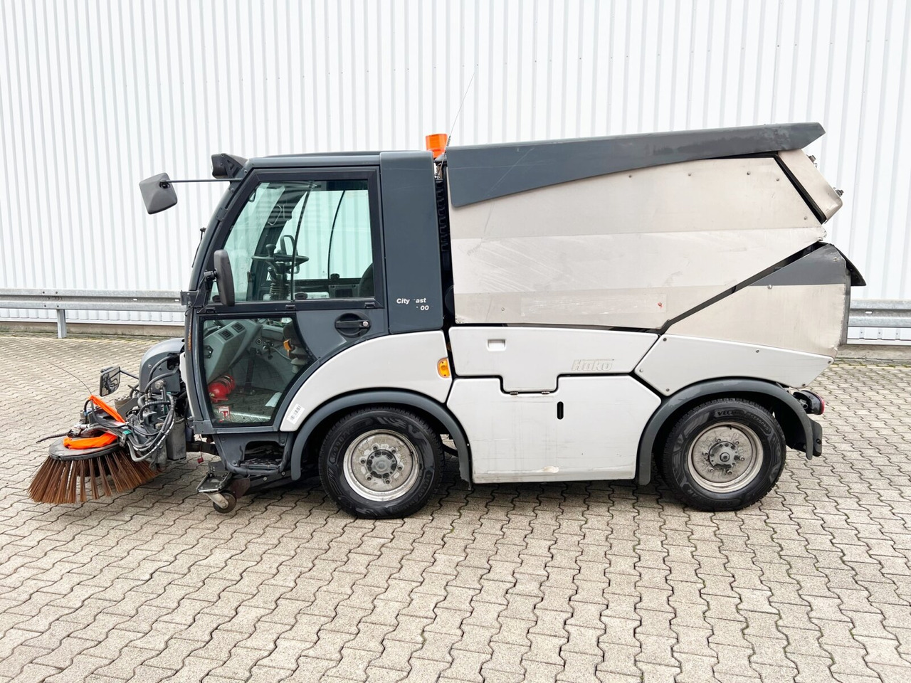 Hako Multicar Citymaster 2000 2B Kehrmaschine 4x2 Multicar Citymaster 2000 2B Kehrmaschine 4x2 - Barredora vial: foto 2 Hako Multicar Citymaster 2000 2B Kehrmaschine 4x2 Multicar Citymaster 2000 2B Kehrmaschine 4x2 - Barredora vial: foto 2