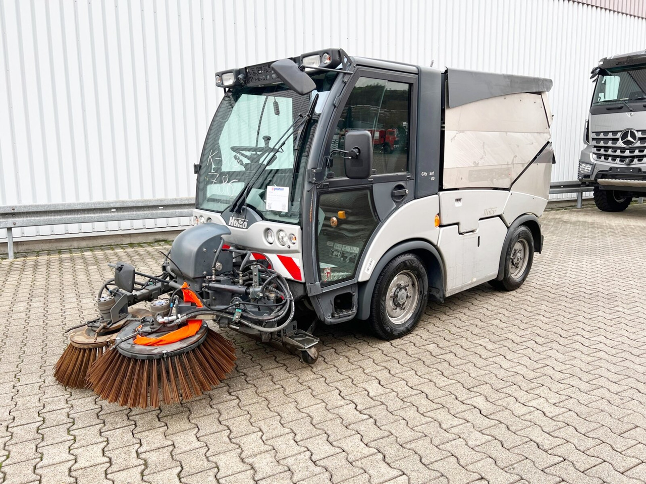 Hako Multicar Citymaster 2000 2B Kehrmaschine 4x2 Multicar Citymaster 2000 2B Kehrmaschine 4x2 - Barredora vial: foto 1 Hako Multicar Citymaster 2000 2B Kehrmaschine 4x2 Multicar Citymaster 2000 2B Kehrmaschine 4x2 - Barredora vial: foto 1