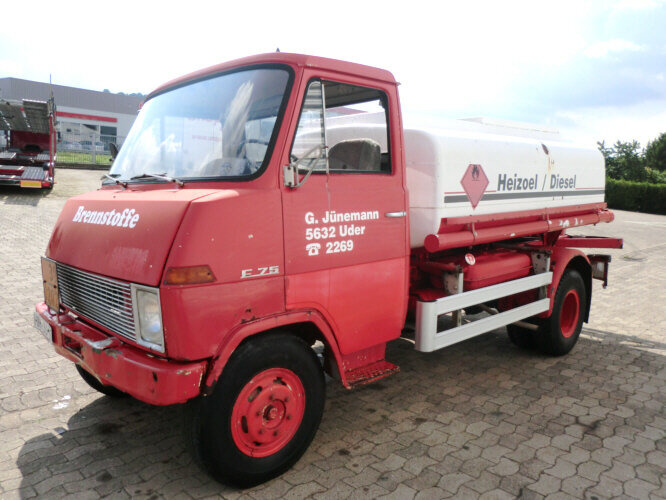 Hanomag F 75/35 Ki Hanomag-Henschel F 75/35 Ki, 5 cbm - Camión cisterna: foto 3 Hanomag F 75/35 Ki Hanomag-Henschel F 75/35 Ki, 5 cbm - Camión cisterna: foto 3
