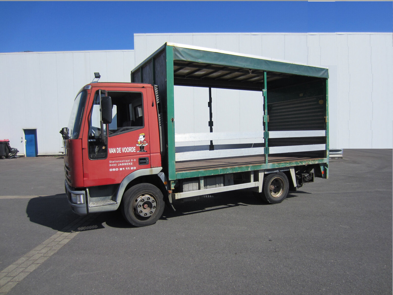 Iveco EuroCargo 80E 15/85 - Camión caja cerrada: foto 1 Iveco EuroCargo 80E 15/85 - Camión caja cerrada: foto 1