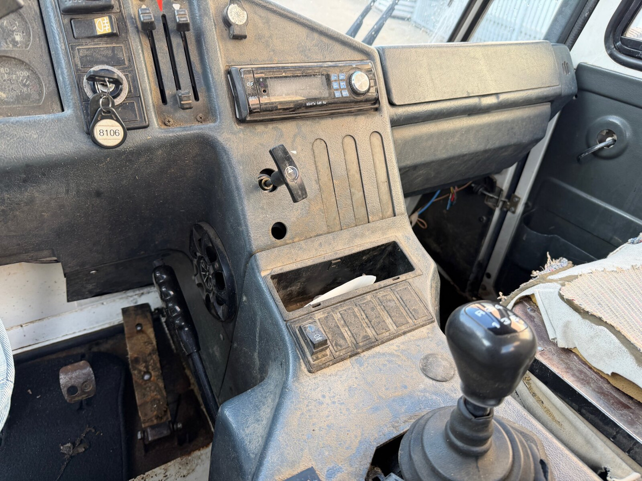 M26 R 4x2 M26 R 4x2, City Tele-Absetzer - Camión portacontenedor de cadenas: foto 4 M26 R 4x2 M26 R 4x2, City Tele-Absetzer - Camión portacontenedor de cadenas: foto 4