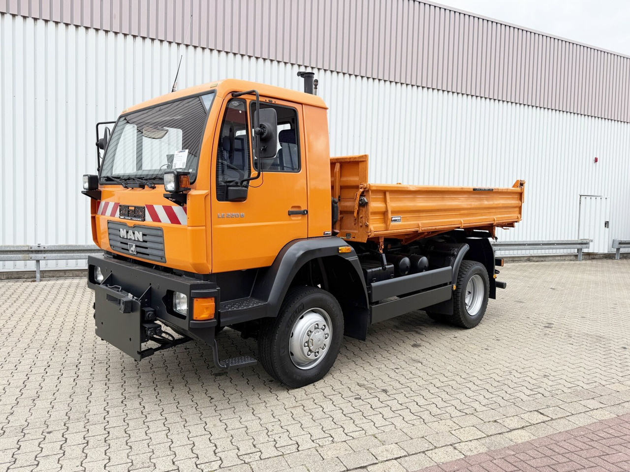 Camión volquete MAN 14.225 LAK 4x4 BB 14.225 LAK 4x4 BB, Winterdienstausstattung: foto 8