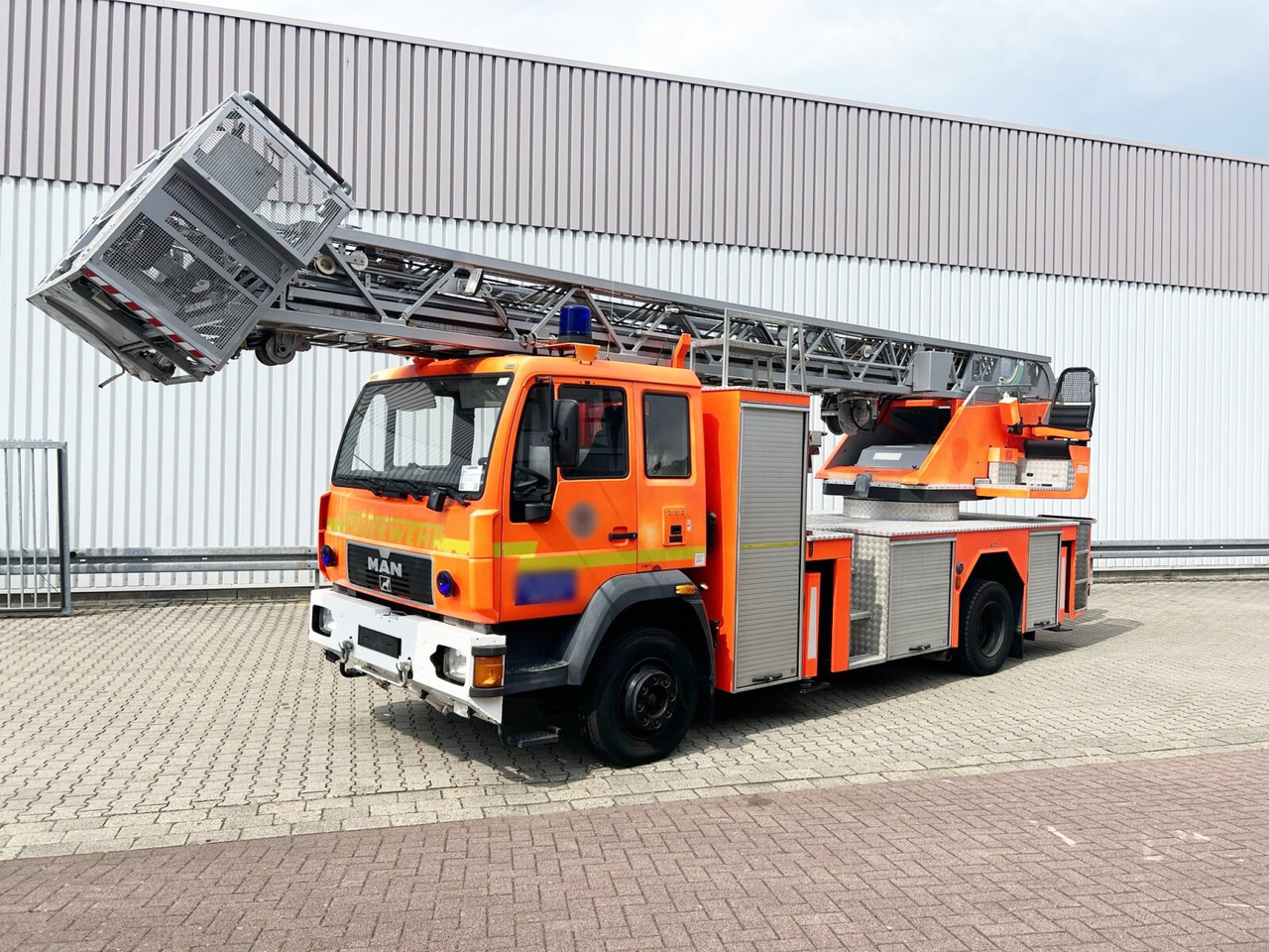 MAN 15.264 LC 4x2 BB, DLK23-12 PLC III 15.264 LC 4x2 BB, DLK23-12 PLC III, Drehleiter Feuerwehr - Camión de bomberos: foto 1 MAN 15.264 LC 4x2 BB, DLK23-12 PLC III 15.264 LC 4x2 BB, DLK23-12 PLC III, Drehleiter Feuerwehr - Camión de bomberos: foto 1