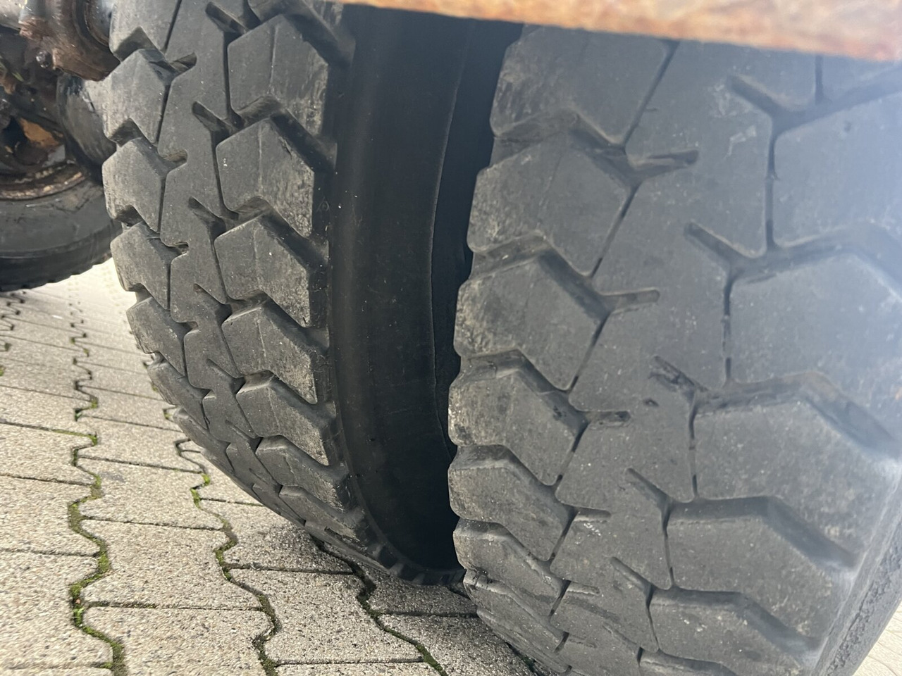 MAN 19.292/402 FAK 4x4 BB 19.292/402 FAK 4x4 BB, 6-Zylinder, Winterdienstausstattung - Camión chasis: foto 5 MAN 19.292/402 FAK 4x4 BB 19.292/402 FAK 4x4 BB, 6-Zylinder, Winterdienstausstattung - Camión chasis: foto 5