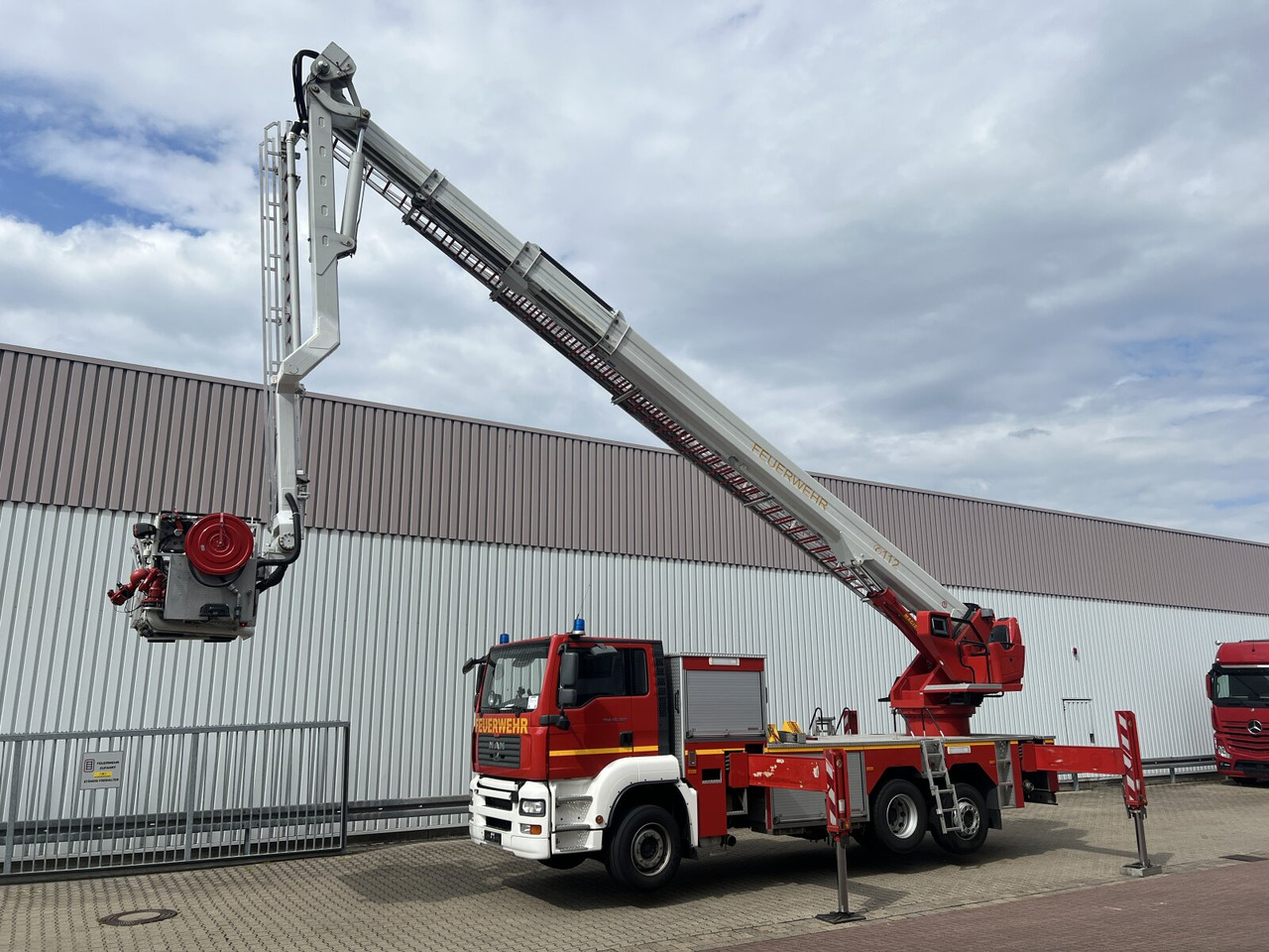MAN TGA 26.360 6x2-2 LL, Magirus ALP 375 TGA 26.360 6x2-2 LL, Magirus ALP 375 - Camión de bomberos: foto 1 MAN TGA 26.360 6x2-2 LL, Magirus ALP 375 TGA 26.360 6x2-2 LL, Magirus ALP 375 - Camión de bomberos: foto 1