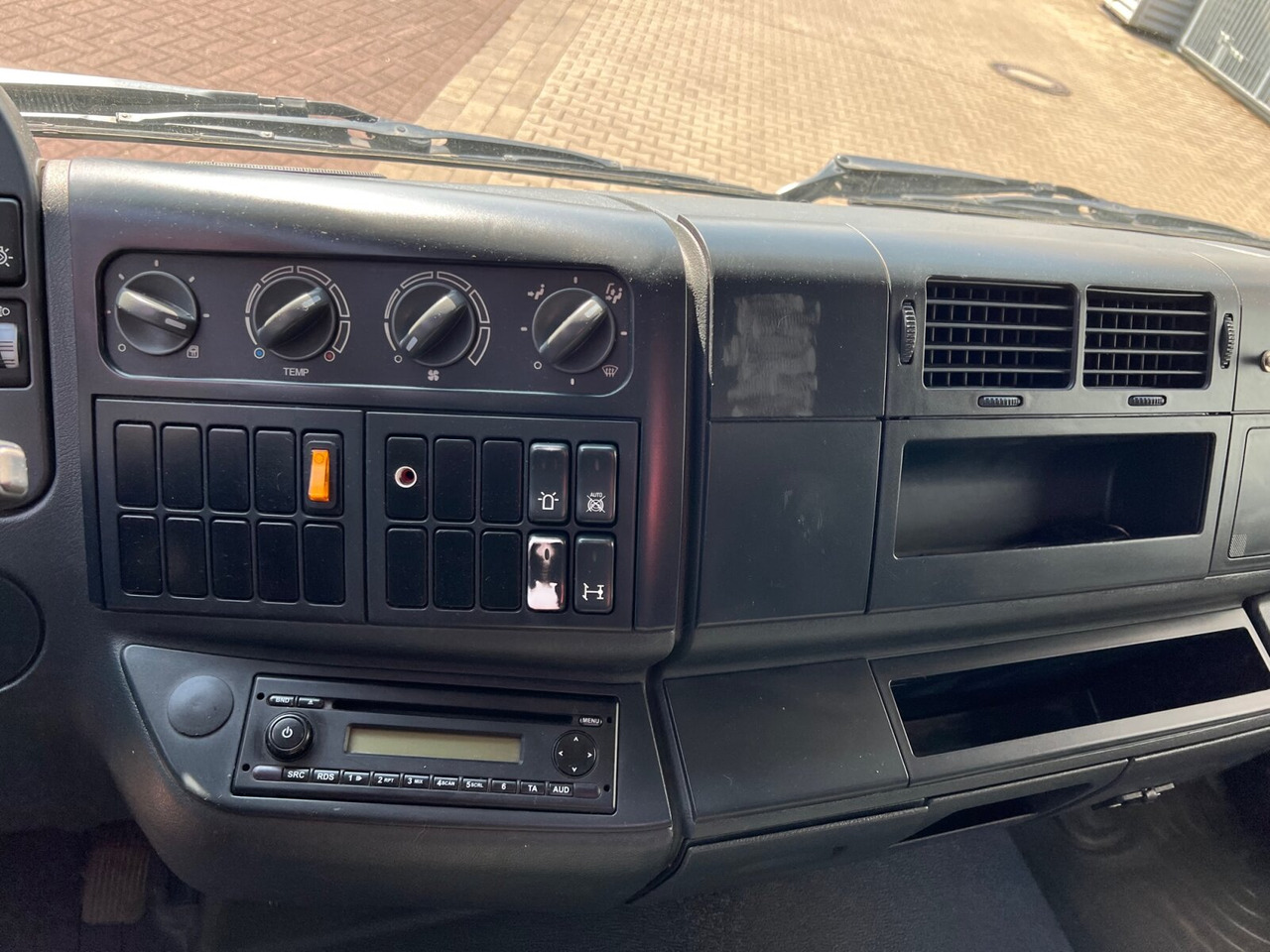 Camión multibasculante, Camión grúa MAN TGL 12.180/210 4x2 BB TGL 12.180/210 4x2 BB, City-Abroller, Kran AMCO VEBA 807N2S: foto 7 Camión multibasculante, Camión grúa MAN TGL 12.180/210 4x2 BB TGL 12.180/210 4x2 BB, City-Abroller, Kran AMCO VEBA 807N2S: foto 7