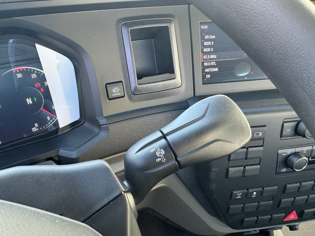 MAN TGL 8.190 4x2 BB CH TGL 8.190 4x2 BB CH, Nebenantrieb, 2x VORHANDEN - Camión chasis: foto 5 MAN TGL 8.190 4x2 BB CH TGL 8.190 4x2 BB CH, Nebenantrieb, 2x VORHANDEN - Camión chasis: foto 5