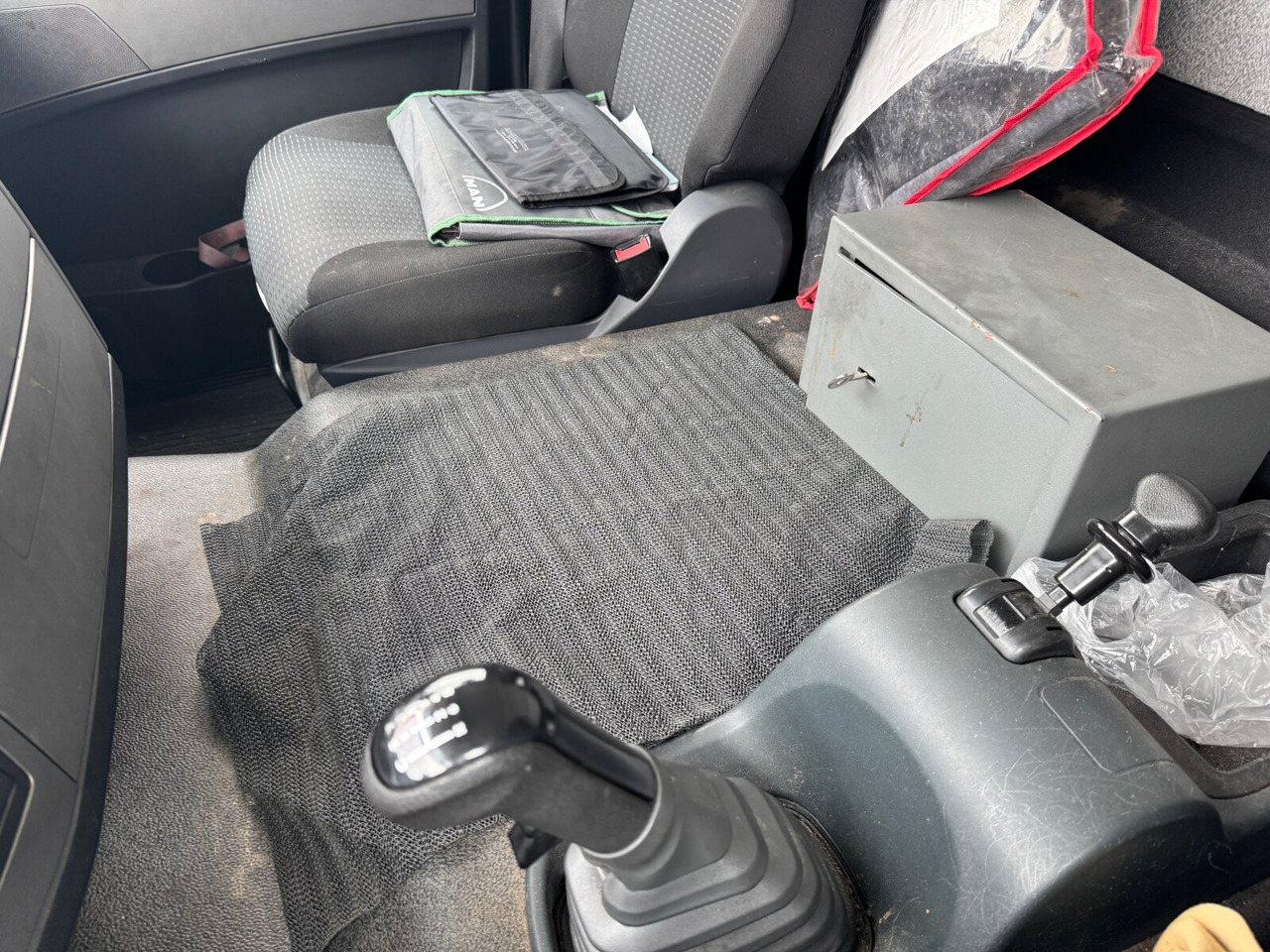 MAN TGM 15.250 4x2 LL TGM 15.250 4x2 LL, Getränkekoffer, Navi - Camión caja cerrada: foto 4 MAN TGM 15.250 4x2 LL TGM 15.250 4x2 LL, Getränkekoffer, Navi - Camión caja cerrada: foto 4