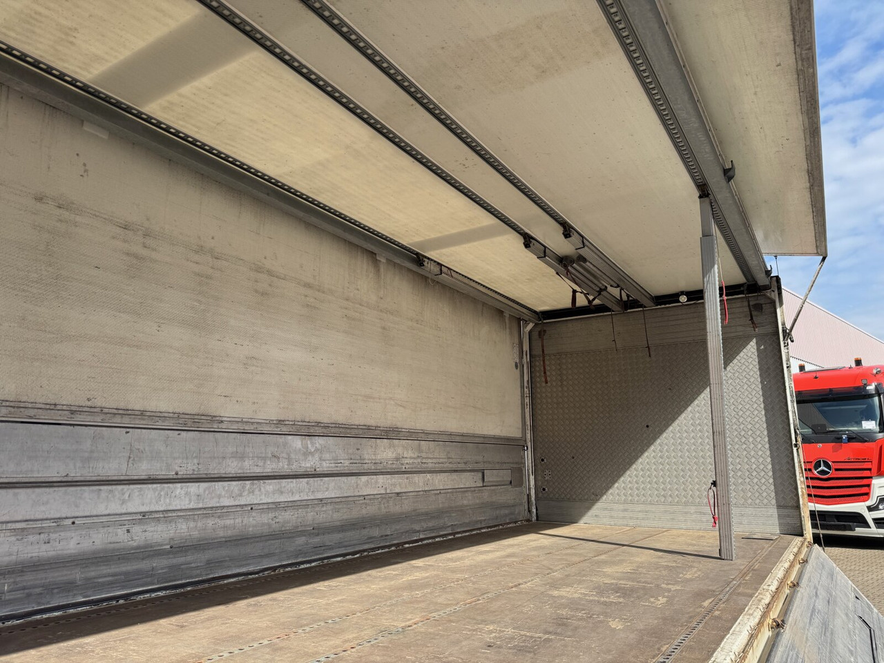 Camión caja cerrada MAN TGM 26.340 6x2-4 LL TGM 26.340 6x2-4 LL, Getränkekoffer, Lenk-/Liftachse, LBW MBB, 2x AHK: foto 14