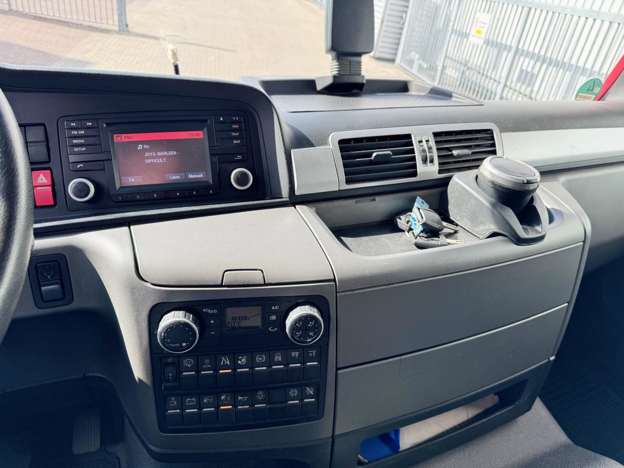 Camión caja cerrada MAN TGM 26.340 6x2-4 LL TGM 26.340 6x2-4 LL, Getränkekoffer, Lenk-/Liftachse, LBW MBB, 2x AHK: foto 5