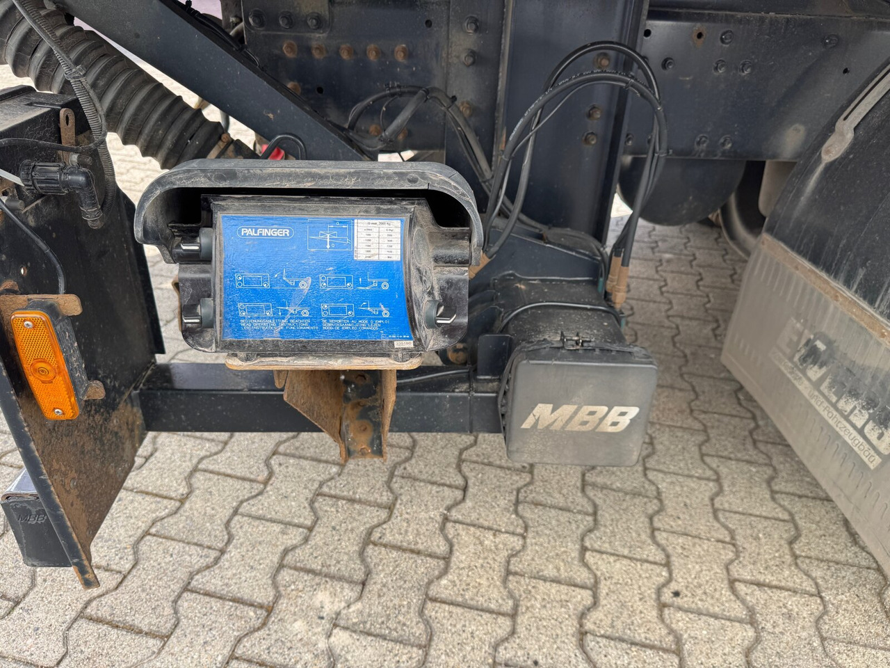 Camión caja cerrada MAN TGM 26.340 6x2-4 LL TGM 26.340 6x2-4 LL, Getränkekoffer, Lenk-/Liftachse, LBW MBB, 2x AHK: foto 10