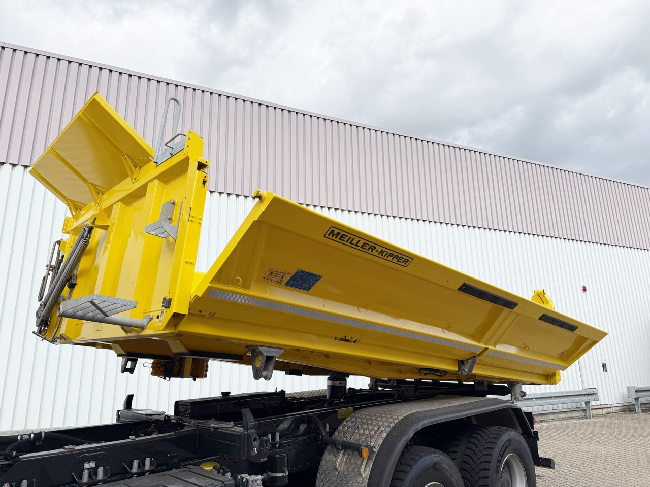 MAN TGS 26.470 6x6 BB TGS 26.470 6x6 BB, Hohe Bauart, Navi, Motorabtrieb, Bordmatik - Camión volquete: foto 2 MAN TGS 26.470 6x6 BB TGS 26.470 6x6 BB, Hohe Bauart, Navi, Motorabtrieb, Bordmatik - Camión volquete: foto 2