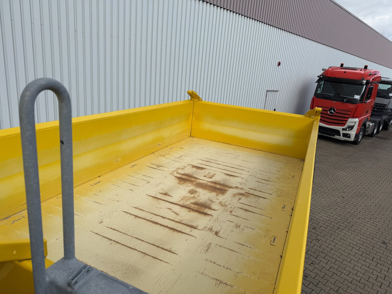 MAN TGS 26.470 6x6 BB TGS 26.470 6x6 BB, Hohe Bauart, Navi, Motorabtrieb, Bordmatik - Camión volquete: foto 3 MAN TGS 26.470 6x6 BB TGS 26.470 6x6 BB, Hohe Bauart, Navi, Motorabtrieb, Bordmatik - Camión volquete: foto 3