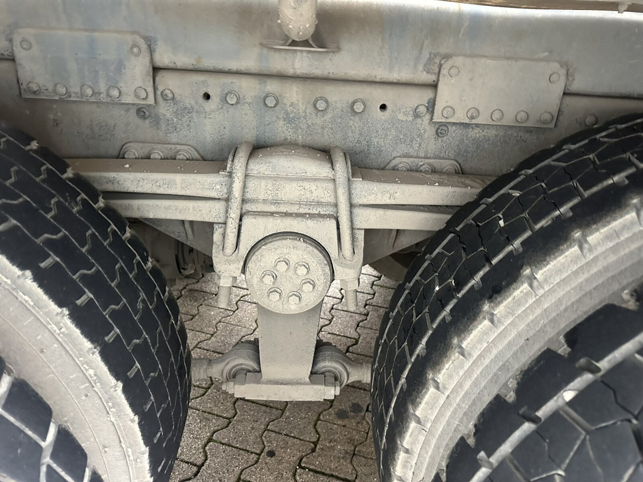 MAN TGS 32.420 8x4 BB TGS 32.420 8x4 BB, Betonmischer Stetter ca. 9m³ - Camión hormigonera: foto 5 MAN TGS 32.420 8x4 BB TGS 32.420 8x4 BB, Betonmischer Stetter ca. 9m³ - Camión hormigonera: foto 5