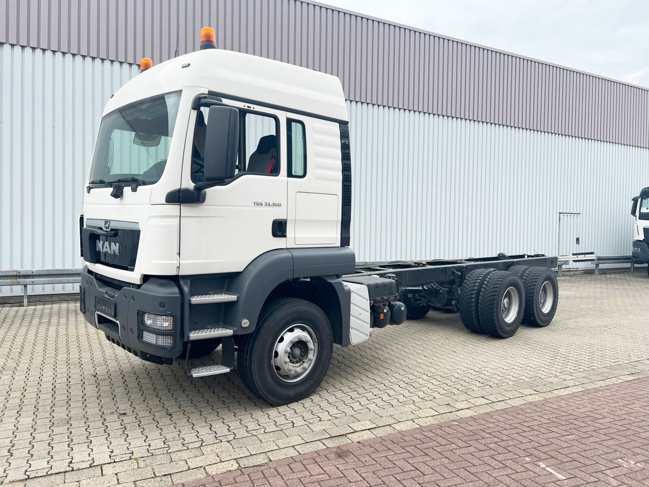 MAN TGS 33.360 6x4 BB TGS 33.360 6x4 BB, Häckslerkabine, NMV Nebenantrieb - Camión chasis: foto 1 MAN TGS 33.360 6x4 BB TGS 33.360 6x4 BB, Häckslerkabine, NMV Nebenantrieb - Camión chasis: foto 1