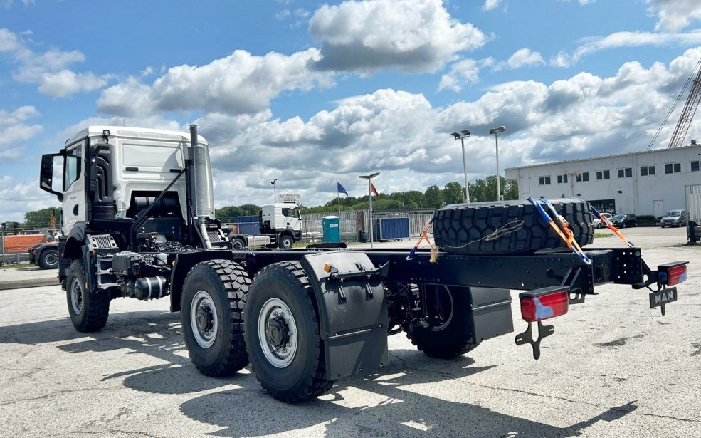 MAN TGS 33.440 6x6 BB CH TGS 33.440 6x6 BB CH, Euro2, Einzelbereifung - Camión chasis: foto 4 MAN TGS 33.440 6x6 BB CH TGS 33.440 6x6 BB CH, Euro2, Einzelbereifung - Camión chasis: foto 4