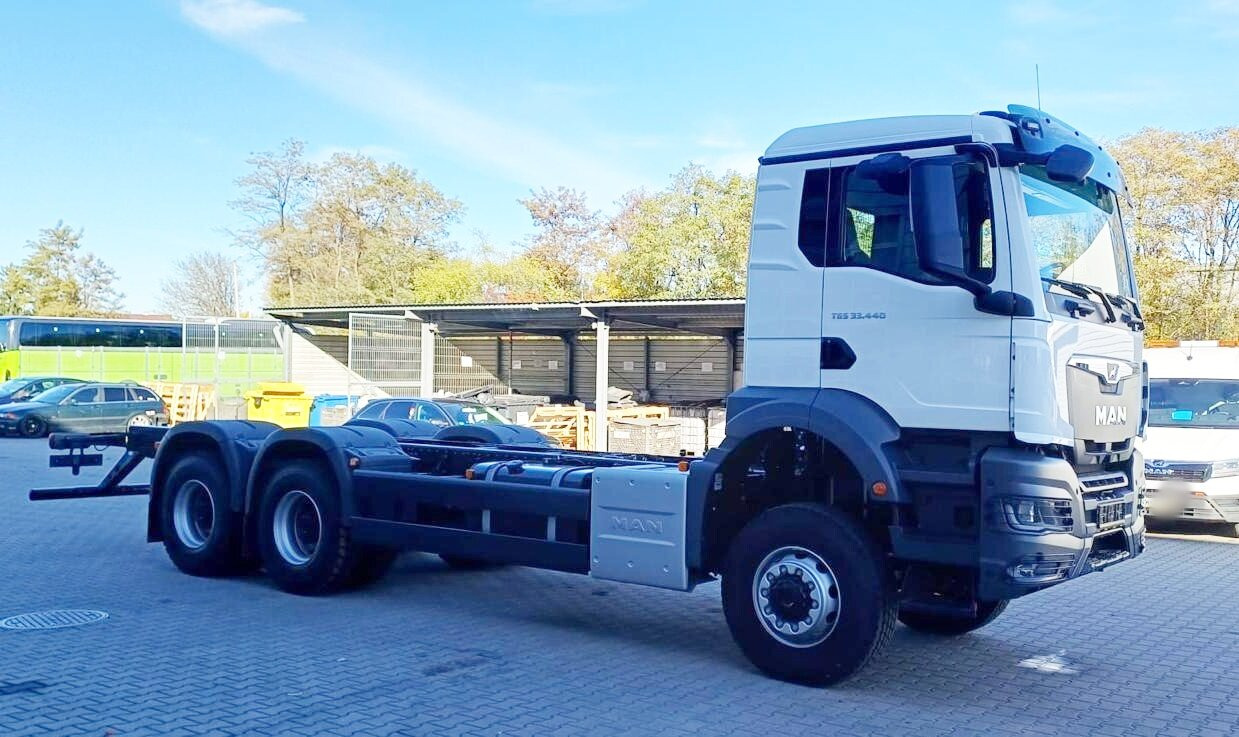 MAN TGS 33.440 6x6 BB CH TGS 33.440 6x6 BB CH, Hohe Bauart, Nebenantrieb - Camión chasis: foto 1 MAN TGS 33.440 6x6 BB CH TGS 33.440 6x6 BB CH, Hohe Bauart, Nebenantrieb - Camión chasis: foto 1