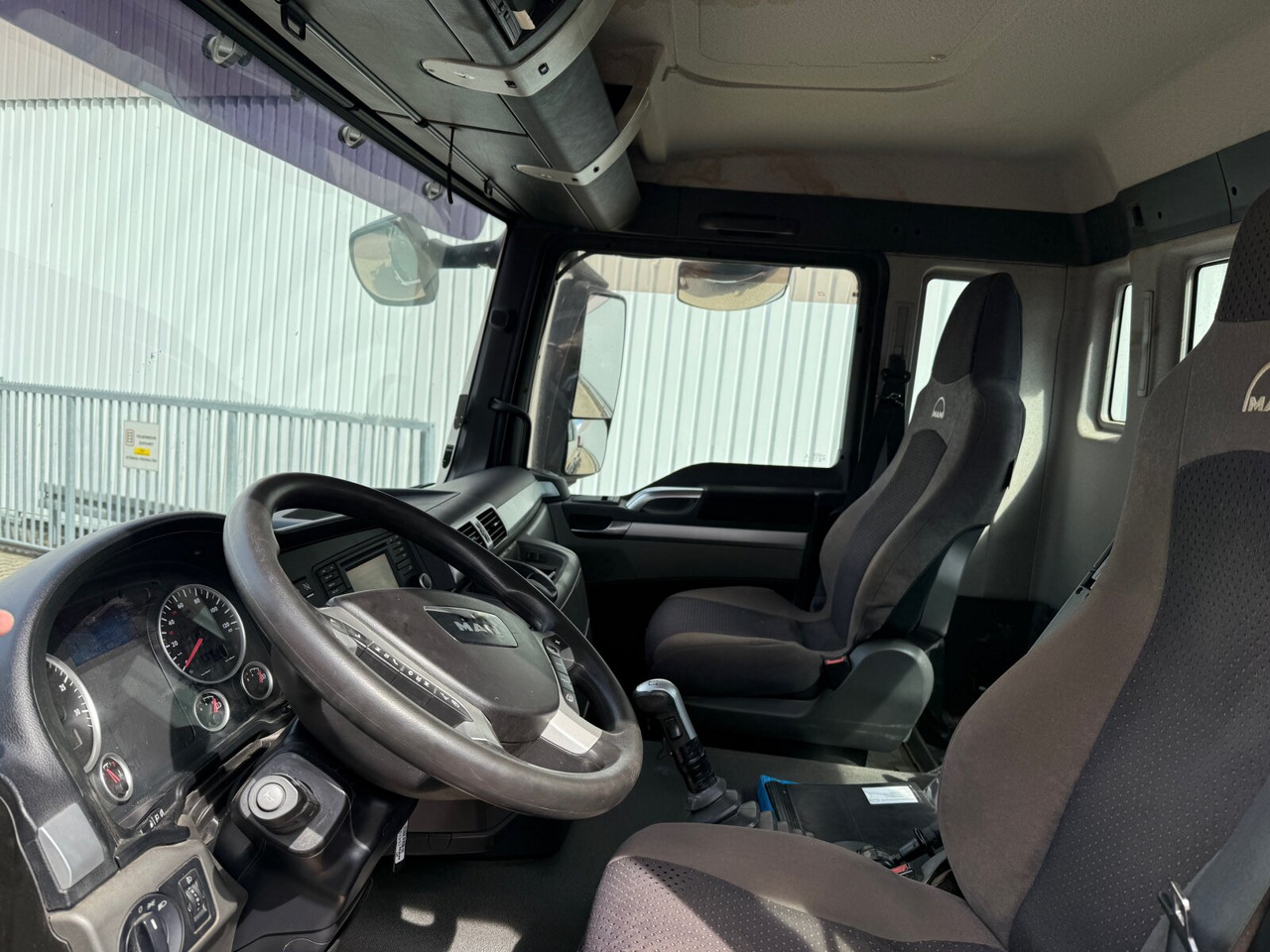 MAN TGS 35.480 8x4 BL TGS 35.480 8x4 BL, PriTarder, Navi - Camión multibasculante: foto 3 MAN TGS 35.480 8x4 BL TGS 35.480 8x4 BL, PriTarder, Navi - Camión multibasculante: foto 3