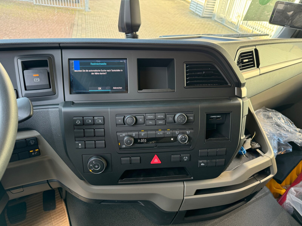 MAN TGS 35.480 8x6H BL CH TGS 35.480 8x6H BL CH, HydroDrive, Navi, Nebenantrieb - Camión multibasculante: foto 5 MAN TGS 35.480 8x6H BL CH TGS 35.480 8x6H BL CH, HydroDrive, Navi, Nebenantrieb - Camión multibasculante: foto 5