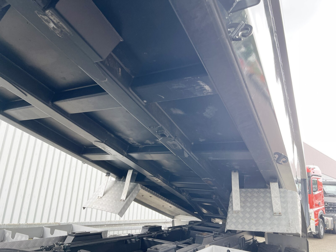 Leasing de MAN TGS 35.510 8x4 BL TGS 35.510 8x4 BL, Intarder, Stahlmulde ca. 13m³, hydr. Heckklappenöffnung MAN TGS 35.510 8x4 BL TGS 35.510 8x4 BL, Intarder, Stahlmulde ca. 13m³, hydr. Heckklappenöffnung: foto 15