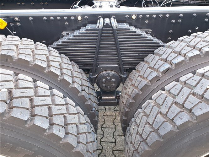 MAN TGS 41.480 8X6 BB TGS 41.480 8X6 BB, ca. 25.000l mit Separatpumpe - Camión cisterna: foto 4 MAN TGS 41.480 8X6 BB TGS 41.480 8X6 BB, ca. 25.000l mit Separatpumpe - Camión cisterna: foto 4