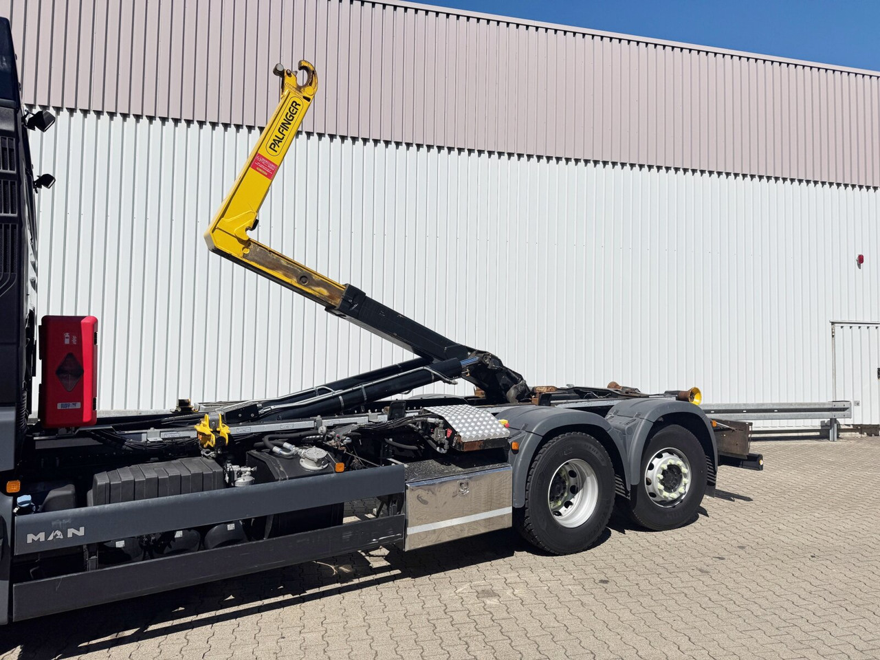MAN TGX 26.510 6X2-4 BL TGX 26.510 6X2-4 BL, Lenk-/Liftachse, Funk - Camión multibasculante: foto 2 MAN TGX 26.510 6X2-4 BL TGX 26.510 6X2-4 BL, Lenk-/Liftachse, Funk - Camión multibasculante: foto 2