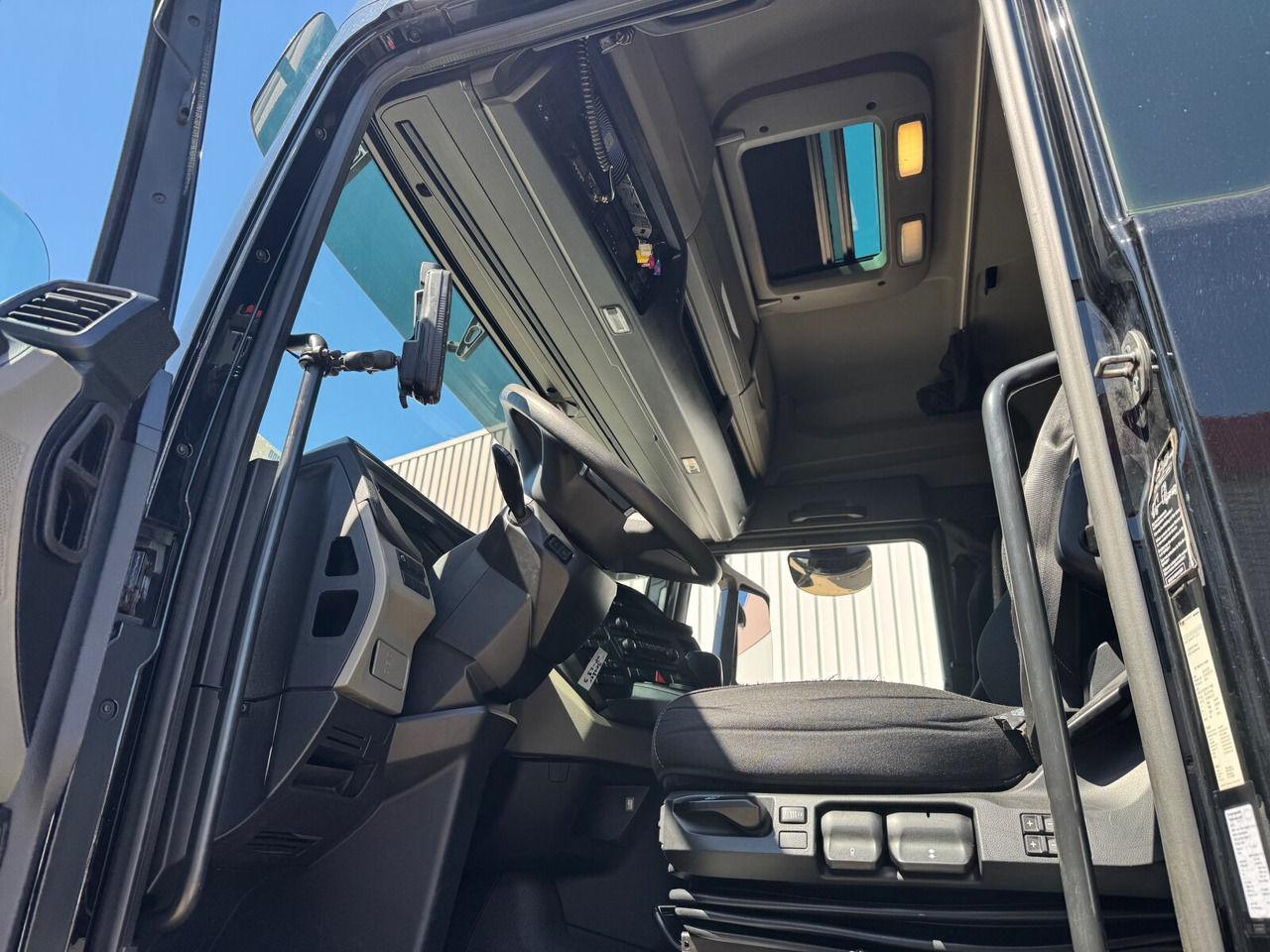 MAN TGX 26.510 6X2-4 BL TGX 26.510 6X2-4 BL, Lenk-/Liftachse, Funk - Camión multibasculante: foto 4 MAN TGX 26.510 6X2-4 BL TGX 26.510 6X2-4 BL, Lenk-/Liftachse, Funk - Camión multibasculante: foto 4