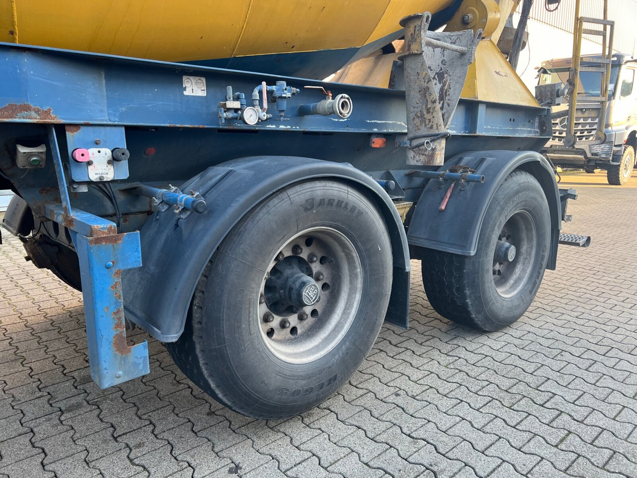 MÜLLER MITTELTAL SF 32 BM/BS mit LIEBHERR Betonmischer ca. 10m³ MÜLLER MITTELTAL SF 32 BM/BS mit LIEBHERR Betonmischer ca. 10m³, Liftachse - Semirremolque hormigonera: foto 2 MÜLLER MITTELTAL SF 32 BM/BS mit LIEBHERR Betonmischer ca. 10m³ MÜLLER MITTELTAL SF 32 BM/BS mit LIEBHERR Betonmischer ca. 10m³, Liftachse - Semirremolque hormigonera: foto 2