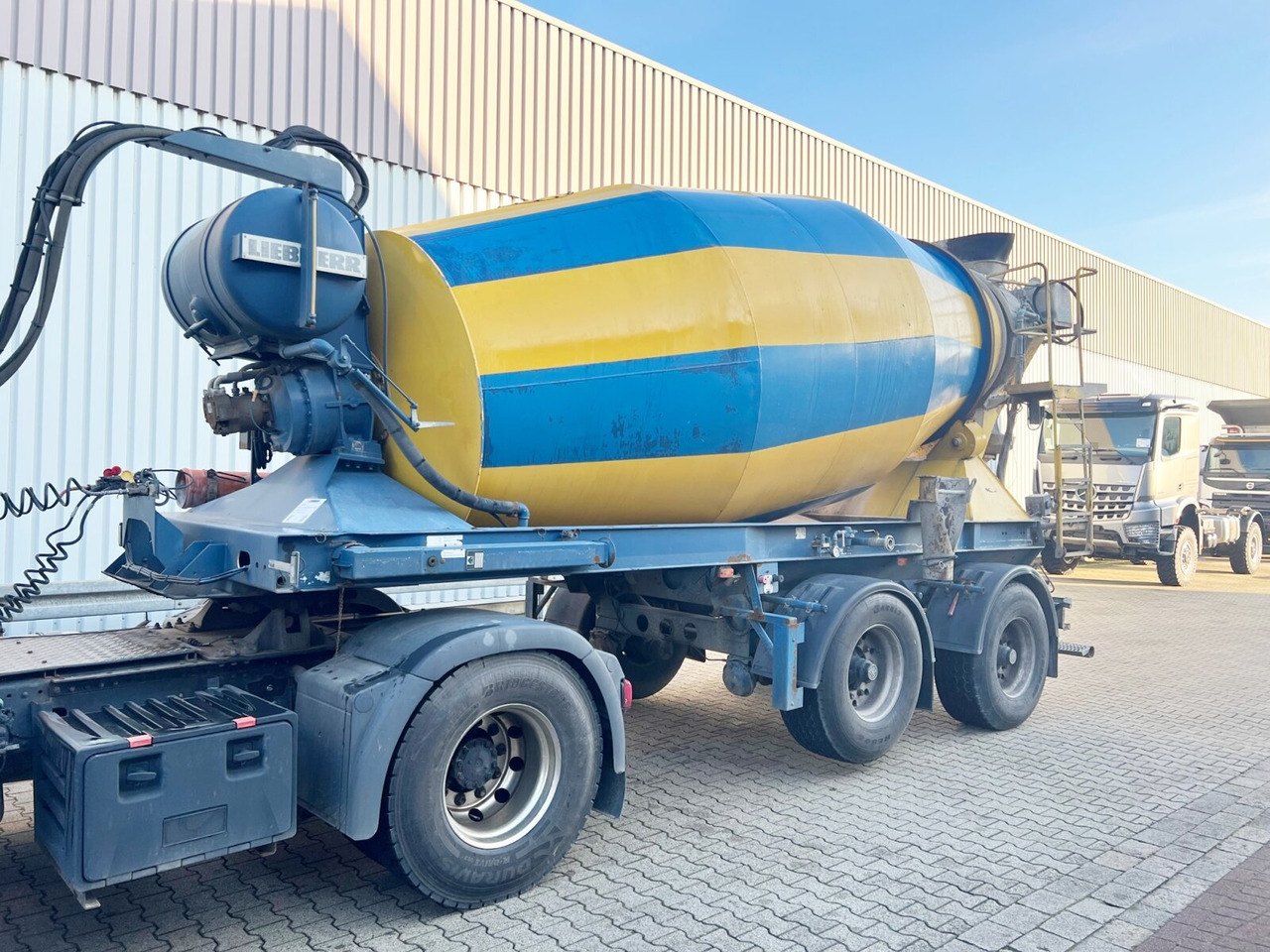 MÜLLER MITTELTAL SF 32 BM/BS mit LIEBHERR Betonmischer ca. 10m³ MÜLLER MITTELTAL SF 32 BM/BS mit LIEBHERR Betonmischer ca. 10m³, Liftachse - Semirremolque hormigonera: foto 1 MÜLLER MITTELTAL SF 32 BM/BS mit LIEBHERR Betonmischer ca. 10m³ MÜLLER MITTELTAL SF 32 BM/BS mit LIEBHERR Betonmischer ca. 10m³, Liftachse - Semirremolque hormigonera: foto 1