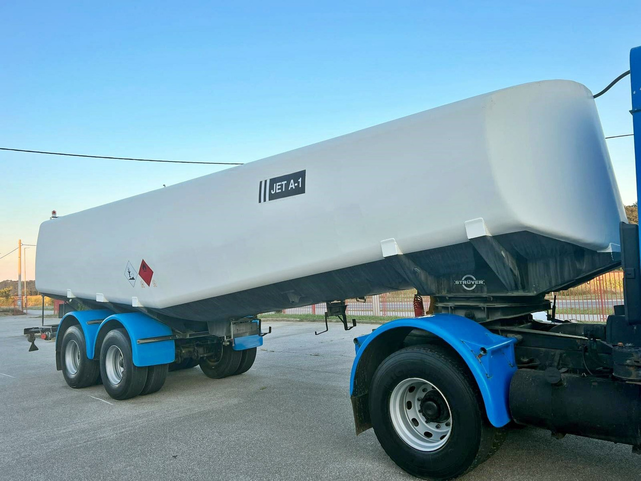 Leasing de Mercedes-Benz 1923 4x2 Tankwagenzug für Kerosin 40.000l 1923 4x2 Tankwagenzug für Kerosin 40.000l Mercedes-Benz 1923 4x2 Tankwagenzug für Kerosin 40.000l 1923 4x2 Tankwagenzug für Kerosin 40.000l: foto 14