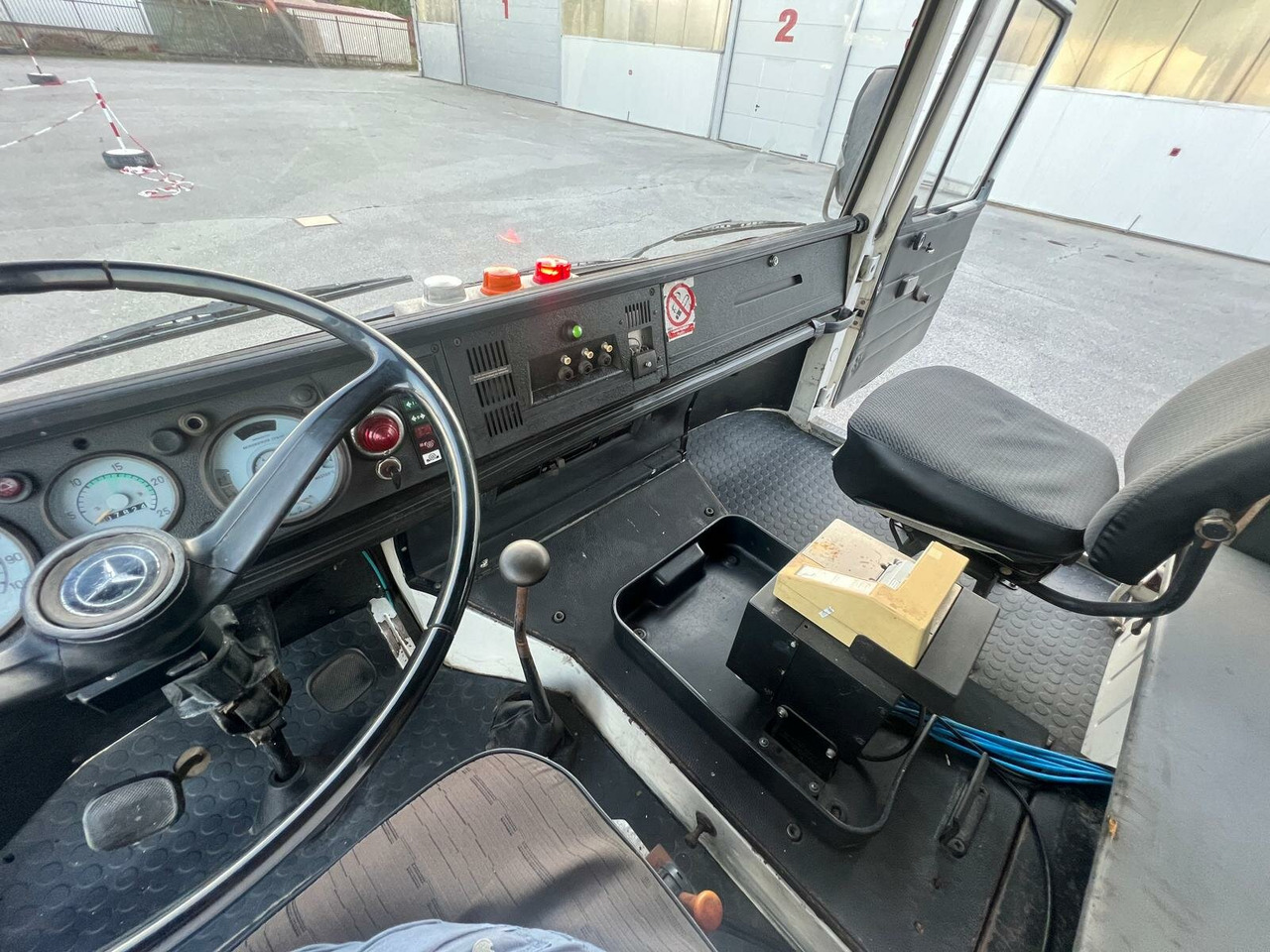 Leasing de Mercedes-Benz 1923 4x2 Tankwagenzug für Kerosin 40.000l 1923 4x2 Tankwagenzug für Kerosin 40.000l Mercedes-Benz 1923 4x2 Tankwagenzug für Kerosin 40.000l 1923 4x2 Tankwagenzug für Kerosin 40.000l: foto 15