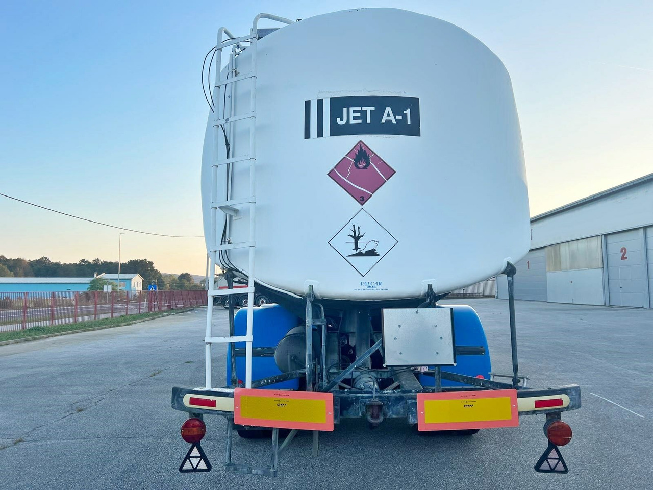 Leasing de Mercedes-Benz 1923 4x2 Tankwagenzug für Kerosin 40.000l 1923 4x2 Tankwagenzug für Kerosin 40.000l Mercedes-Benz 1923 4x2 Tankwagenzug für Kerosin 40.000l 1923 4x2 Tankwagenzug für Kerosin 40.000l: foto 13