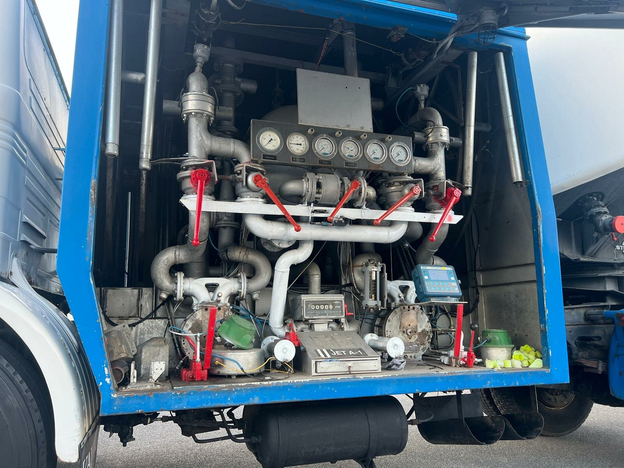 Leasing de Mercedes-Benz 1923 4x2 Tankwagenzug für Kerosin 40.000l 1923 4x2 Tankwagenzug für Kerosin 40.000l Mercedes-Benz 1923 4x2 Tankwagenzug für Kerosin 40.000l 1923 4x2 Tankwagenzug für Kerosin 40.000l: foto 6