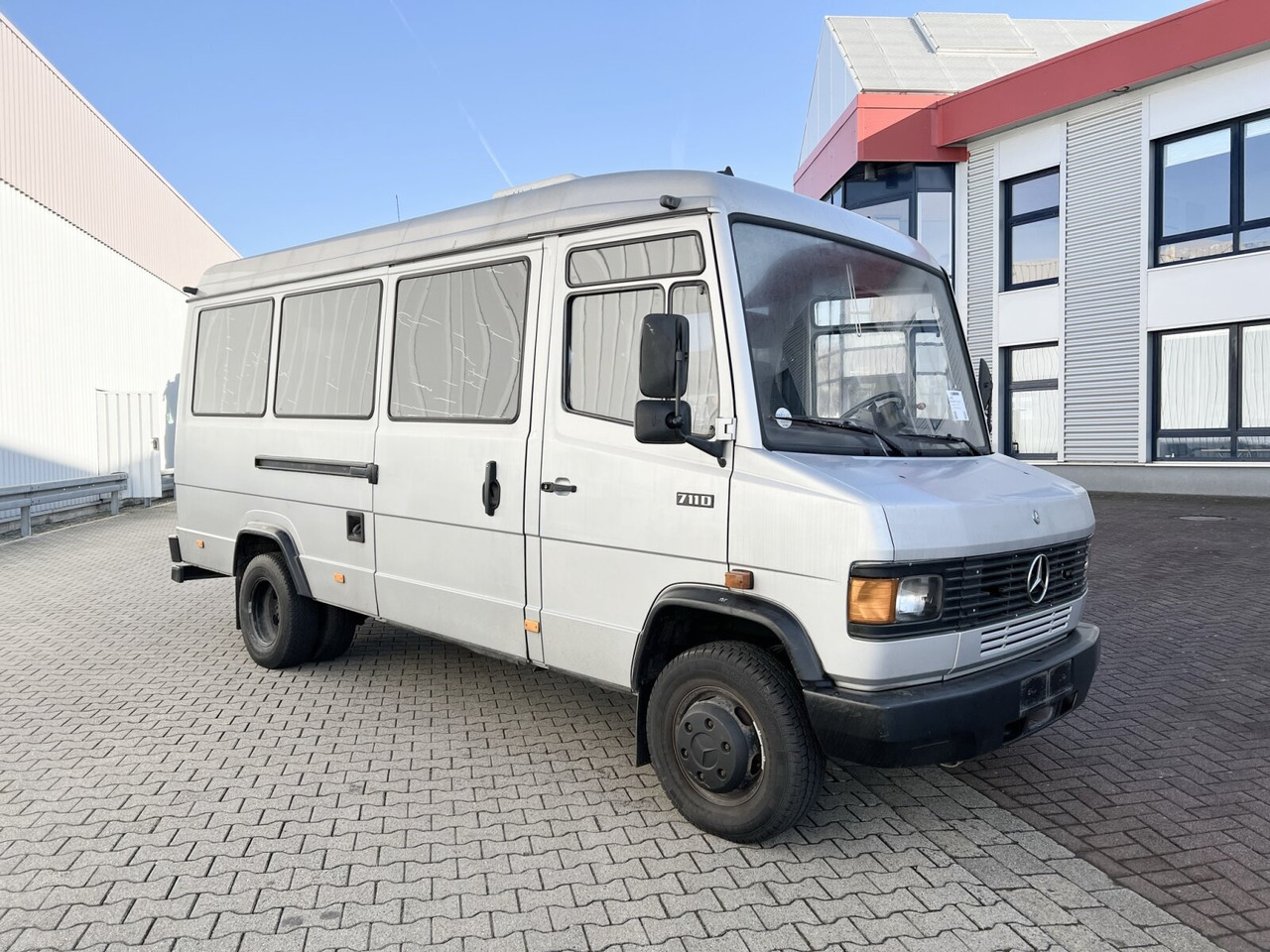 Minibús, Furgoneta de pasajeros Mercedes-Benz 711 D-KA 4x2 711 D-KA 4x2, Standklima, 11-Sitze, 2 x on stock: foto 10