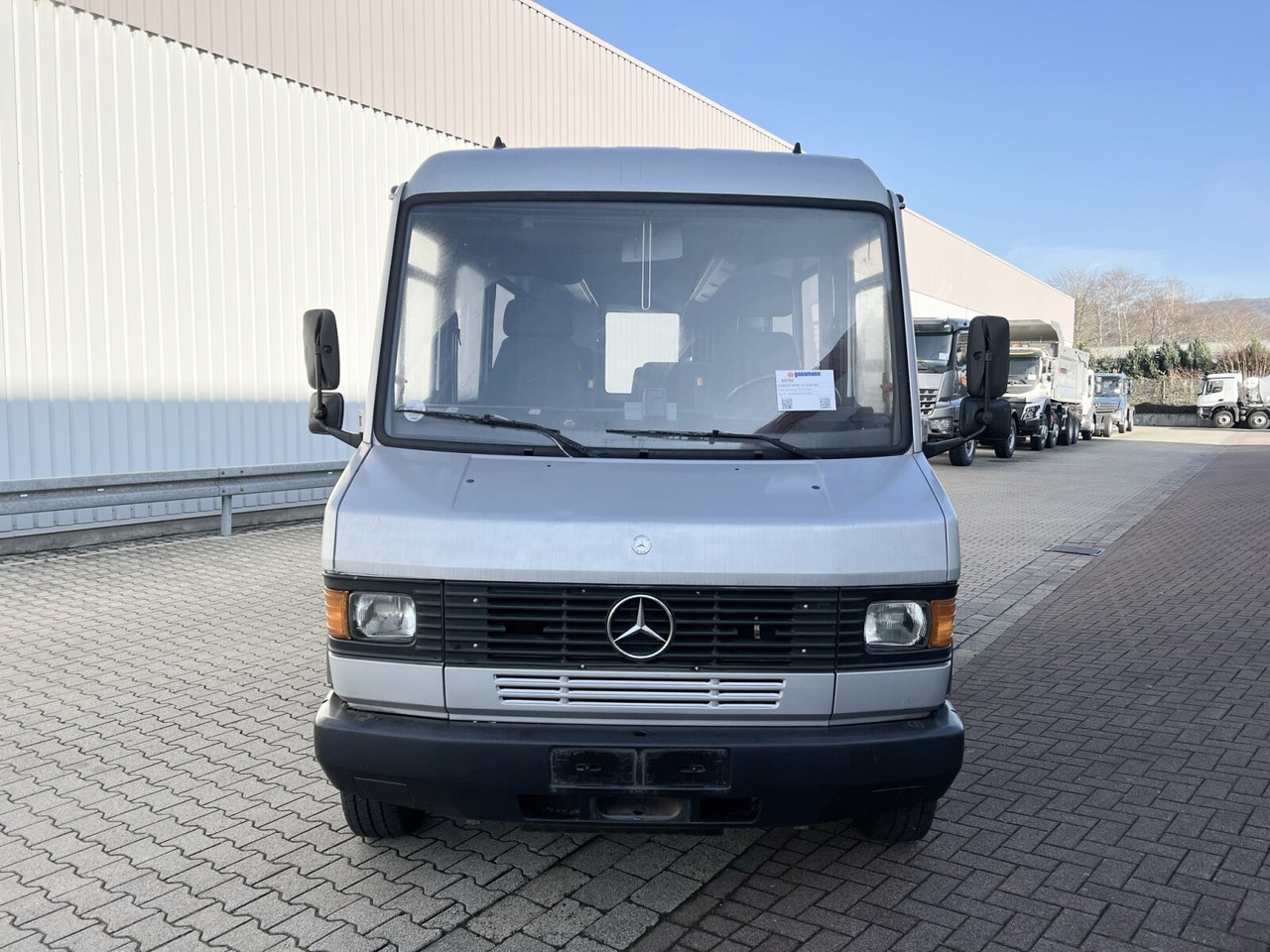 Minibús, Furgoneta de pasajeros Mercedes-Benz 711 D-KA 4x2 711 D-KA 4x2, Standklima, 11-Sitze, 2 x on stock: foto 9