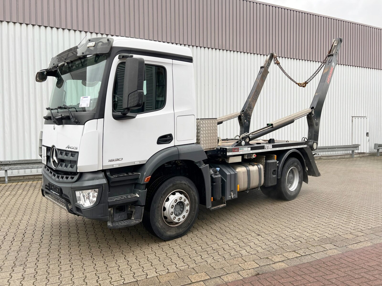 Mercedes-Benz Actros 1832 L 4x2 Actros 1832 L 4x2, Navi, MultimediaCockpit, Funk - Camión portacontenedor de cadenas: foto 2 Mercedes-Benz Actros 1832 L 4x2 Actros 1832 L 4x2, Navi, MultimediaCockpit, Funk - Camión portacontenedor de cadenas: foto 2