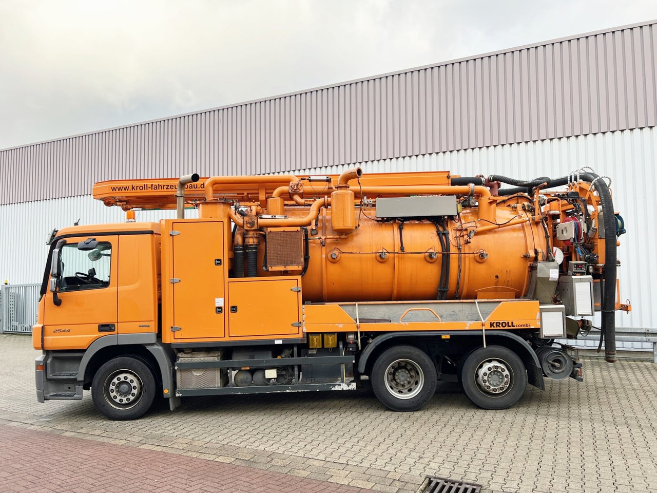 Mercedes-Benz Actros 2544 L 6x2 Actros 2544 L 6x2, Lenkachse, Kroll Saug-/Spülwagen ca. 12m³, Funk - Limpieza de alcantarillado: foto 3 Mercedes-Benz Actros 2544 L 6x2 Actros 2544 L 6x2, Lenkachse, Kroll Saug-/Spülwagen ca. 12m³, Funk - Limpieza de alcantarillado: foto 3