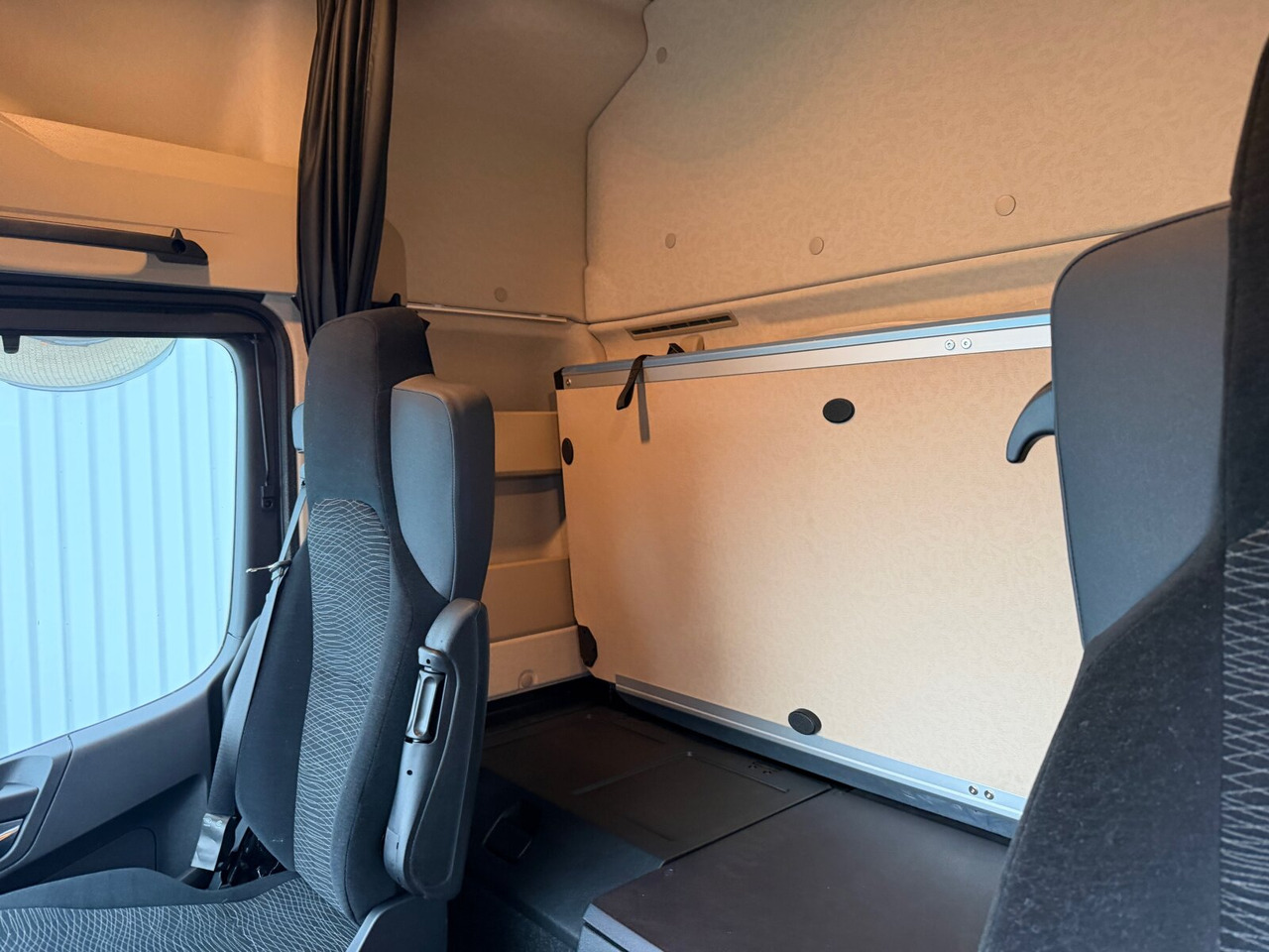 Mercedes-Benz Actros 2546 L 6x2 Actros 2546 L 6x2, Retarder, Lenk-/Liftachse, MultimediaCockpit, StreamSpace - Camión chasis: foto 5 Mercedes-Benz Actros 2546 L 6x2 Actros 2546 L 6x2, Retarder, Lenk-/Liftachse, MultimediaCockpit, StreamSpace - Camión chasis: foto 5