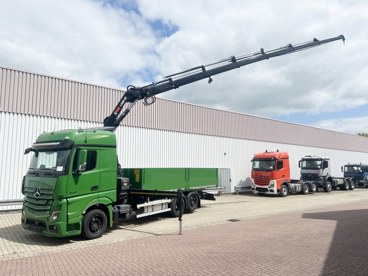 Mercedes-Benz Actros 2548 L 6x2 Actros 2548 L 6x2 mit Kran Hiab X-HiDuo 228 - Camión grúa: foto 1 Mercedes-Benz Actros 2548 L 6x2 Actros 2548 L 6x2 mit Kran Hiab X-HiDuo 228 - Camión grúa: foto 1