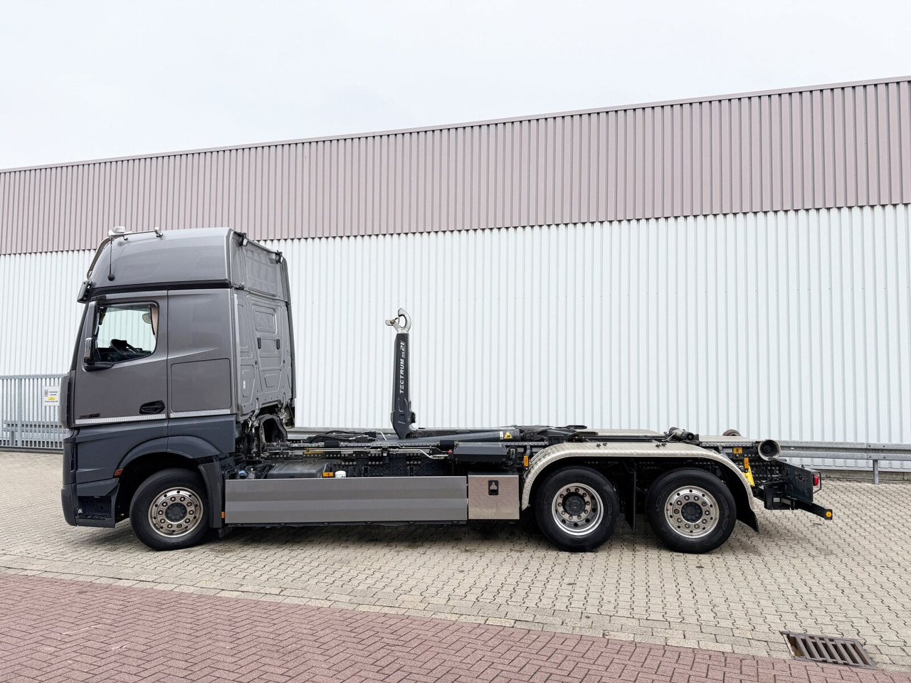 Mercedes-Benz Actros 2552 L 6x2 Actros 2552 L 6x2, Lenk/Lift, Retarder, GigaSpace, LED, Motorabtrieb, Meiller Tectrum, Funk - Camión multibasculante: foto 2 Mercedes-Benz Actros 2552 L 6x2 Actros 2552 L 6x2, Lenk/Lift, Retarder, GigaSpace, LED, Motorabtrieb, Meiller Tectrum, Funk - Camión multibasculante: foto 2