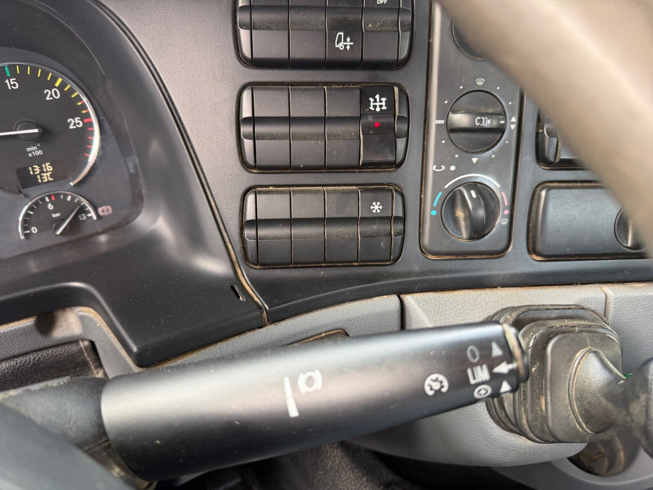 Mercedes-Benz Actros 2644 L 6x4 Actros 2644 L 6x4 - Camión multibasculante: foto 5 Mercedes-Benz Actros 2644 L 6x4 Actros 2644 L 6x4 - Camión multibasculante: foto 5