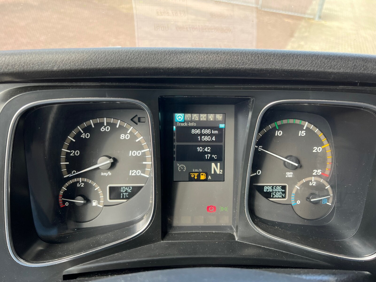 Mercedes-Benz Actros 3551 L 8x2/4 Actros 3551 L 8x2/4, Vorlauflenkachse, Doppelbereifte Nachlaufliftachse - Camión chasis: foto 4 Mercedes-Benz Actros 3551 L 8x2/4 Actros 3551 L 8x2/4, Vorlauflenkachse, Doppelbereifte Nachlaufliftachse - Camión chasis: foto 4