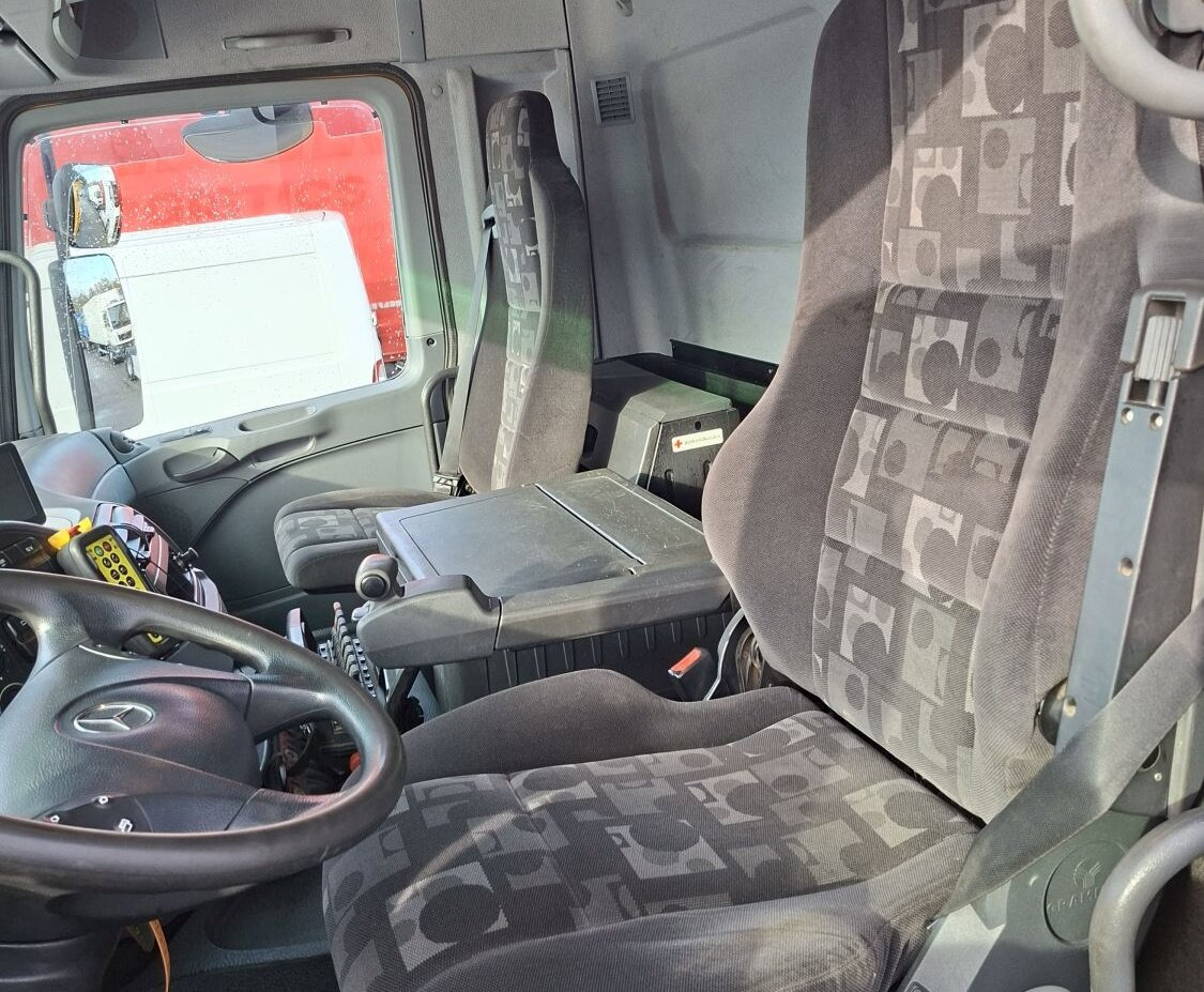 Mercedes-Benz Actros 4146 K 8x4/4 Actros 4146 K 8x4/4, Retarder, Kran Hiab XS 477 E-7 HiPro, Bj. 2010, Flyjib, Seilwinde, Funk - Camión multibasculante, Camión grúa: foto 3 Mercedes-Benz Actros 4146 K 8x4/4 Actros 4146 K 8x4/4, Retarder, Kran Hiab XS 477 E-7 HiPro, Bj. 2010, Flyjib, Seilwinde, Funk - Camión multibasculante, Camión grúa: foto 3