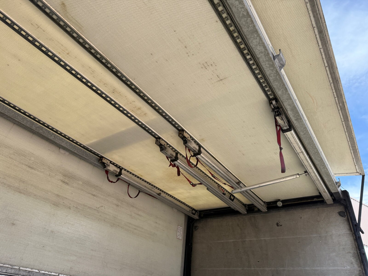 Mercedes-Benz Antos 1836 L 4x2 Antos 1836 L 4x2, Getränkekoffer, LBW Dautel - Camión caja cerrada: foto 4 Mercedes-Benz Antos 1836 L 4x2 Antos 1836 L 4x2, Getränkekoffer, LBW Dautel - Camión caja cerrada: foto 4