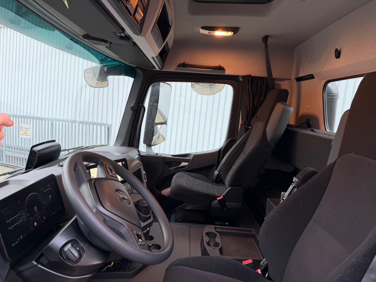 Mercedes-Benz Arocs 2542 L 6x2/4 Arocs 2542/45 L 6x2/4, Vorlauflenk-/liftachse, Navi, MultimediaCockpit - Camión portacontenedor de cadenas: foto 3 Mercedes-Benz Arocs 2542 L 6x2/4 Arocs 2542/45 L 6x2/4, Vorlauflenk-/liftachse, Navi, MultimediaCockpit - Camión portacontenedor de cadenas: foto 3