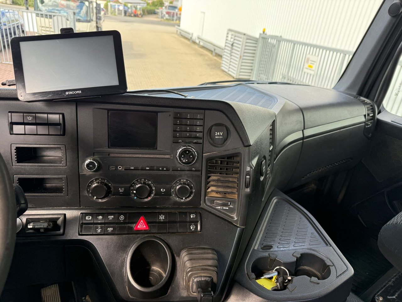 Mercedes-Benz Arocs 3240 8x4 Arocs 3240 8x4, 9 cbm Liebherr HTM 904 F - Camión hormigonera: foto 5 Mercedes-Benz Arocs 3240 8x4 Arocs 3240 8x4, 9 cbm Liebherr HTM 904 F - Camión hormigonera: foto 5