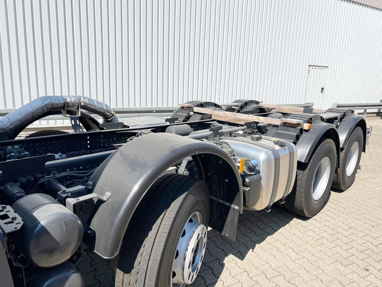 Mercedes-Benz Arocs 3240 8x4 Arocs 3240 8x4, Meiller 3-Seiten Kipper, ca. 14m³ - Camión volquete: foto 2 Mercedes-Benz Arocs 3240 8x4 Arocs 3240 8x4, Meiller 3-Seiten Kipper, ca. 14m³ - Camión volquete: foto 2